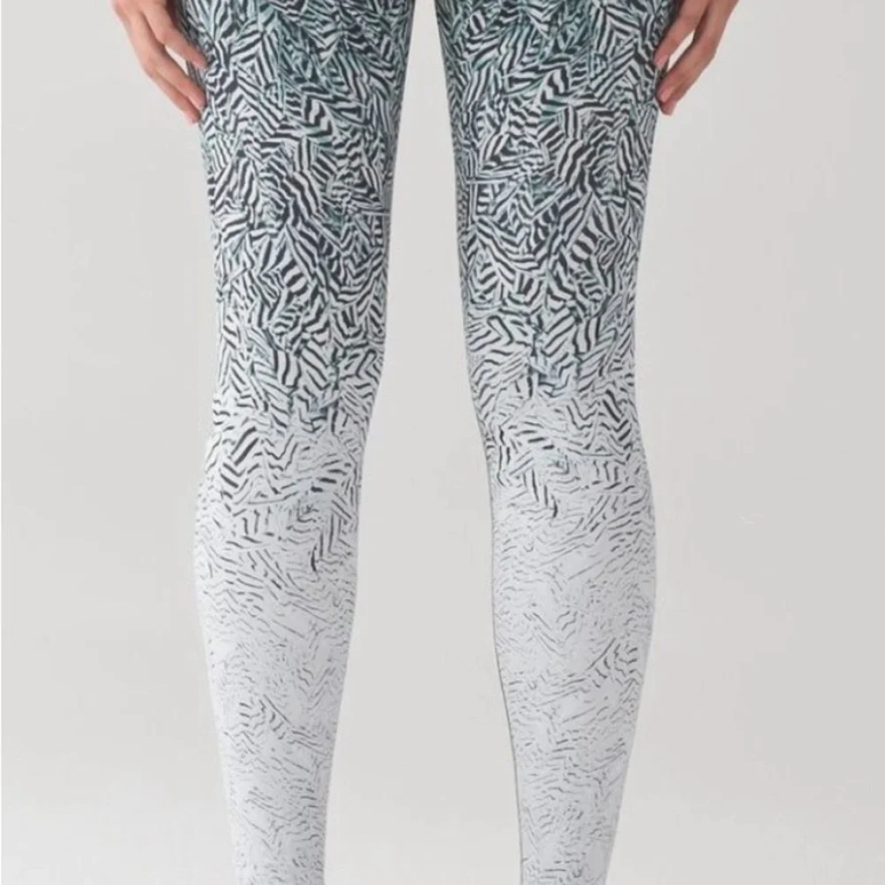 Lululemon Wunder Under Leggings Dazzle Nulux Alpine White Black, Size 4
